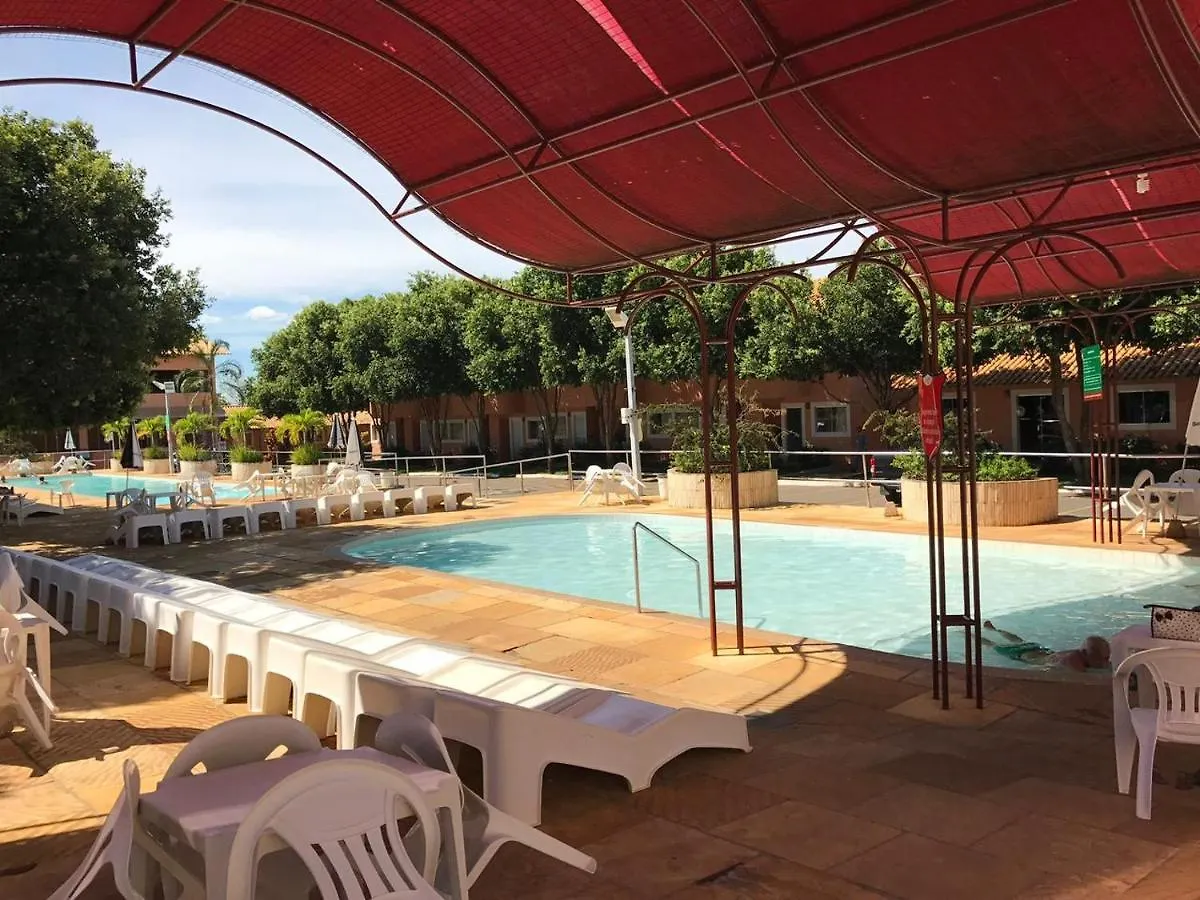 Apart-Hotel DiRoma Fiori com 1 suíte e banheiro social extra Caldas Novas