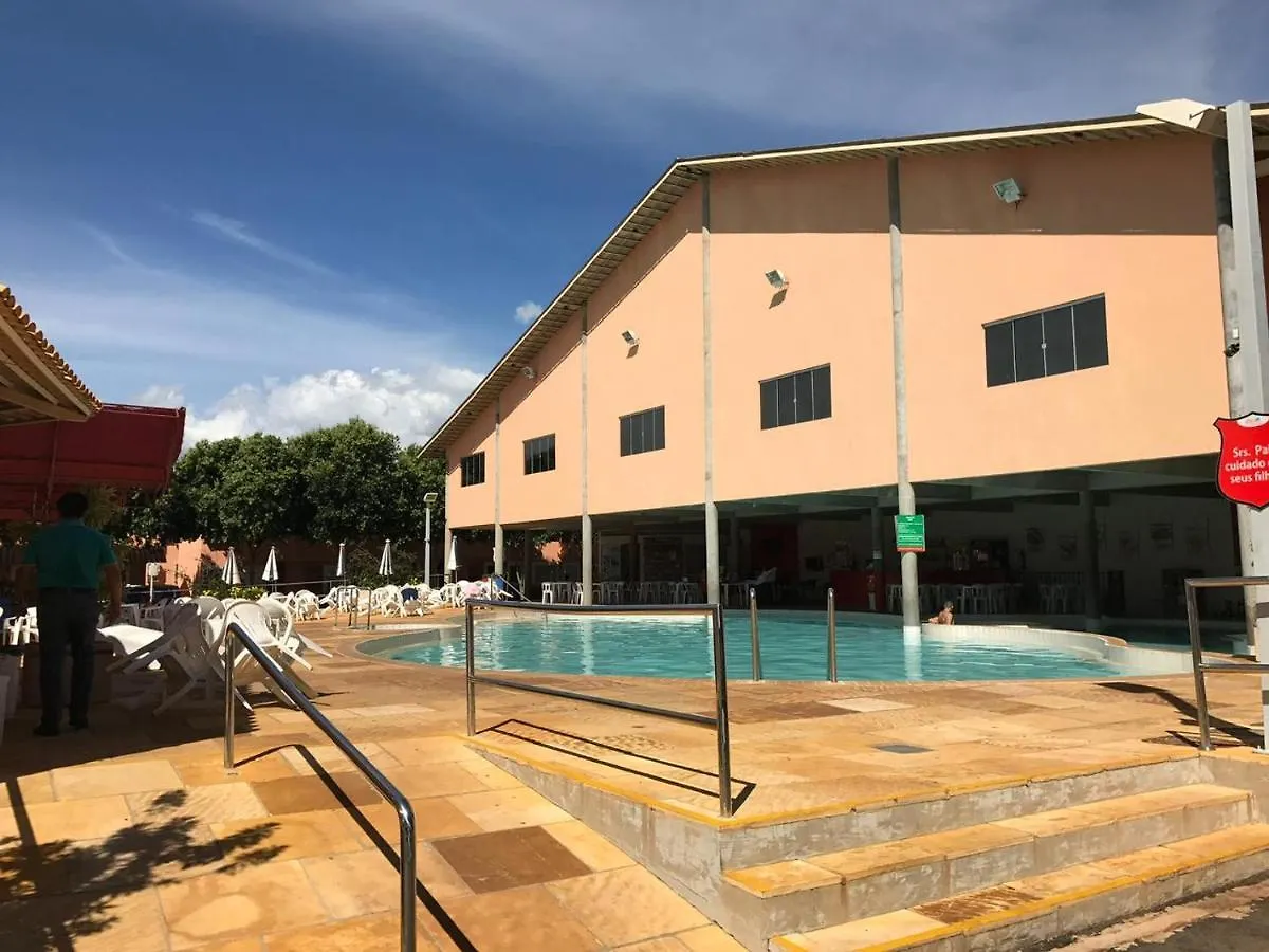 Apart-Hotel DiRoma Fiori com 1 suíte e banheiro social extra Caldas Novas Brasil