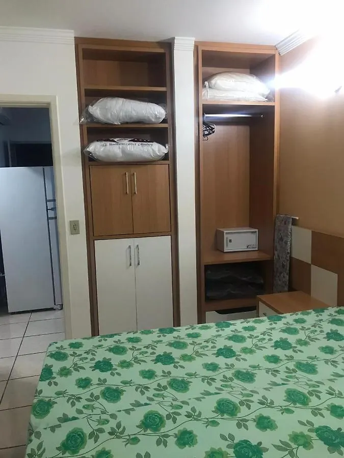 Apart-Hotel DiRoma Fiori com 1 suíte e banheiro social extra Caldas Novas